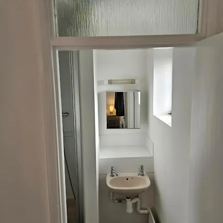 Redcot Gardens Stamford 4 Bed Contractor Familt Home With Parking Exterior photo