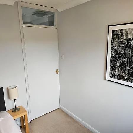 Redcot Gardens Stamford 4 Bed Contractor Familt Home With Parking Exterior photo