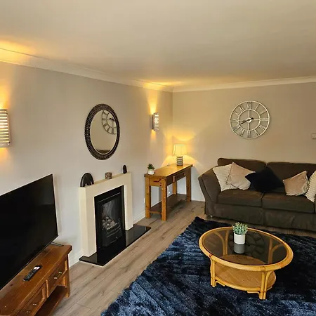 Redcot Gardens Stamford 4 Bed Contractor Familt Home With Parking Exterior photo
