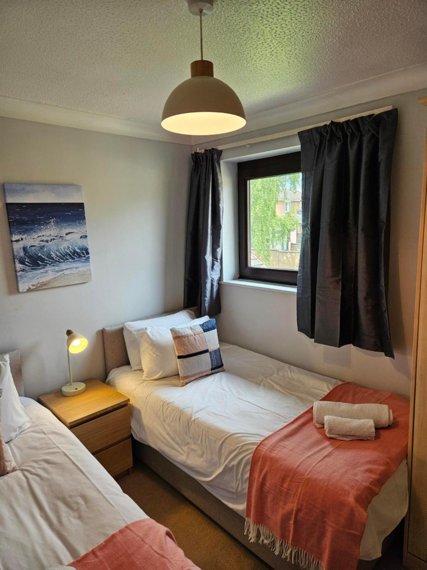 Holiday home Redcot Gardens 4 Bed Contractor Familt With Parking *