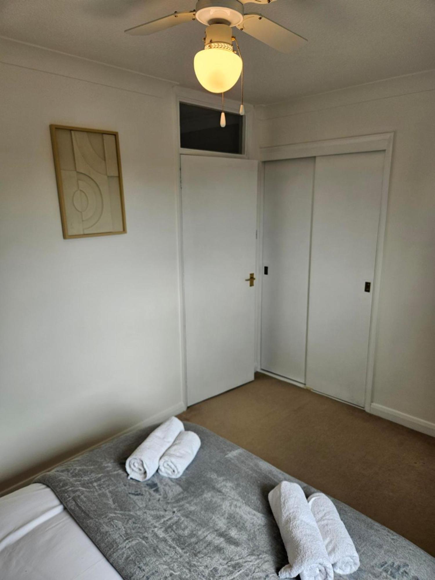 Redcot Gardens 4 Bed Contractor Familt With Parking Stamford